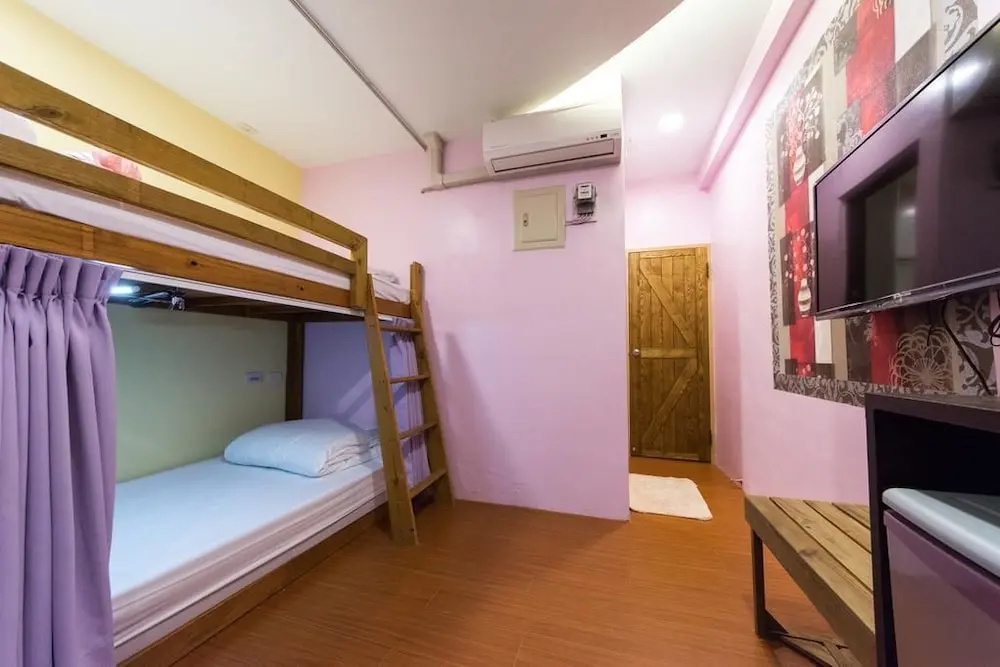 Sunrise Champs Hostel