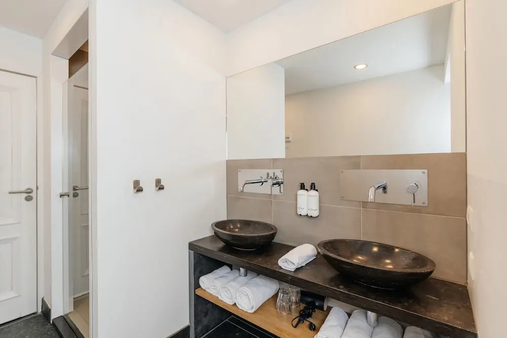 1 Bedroom Standard Quadruple Family room