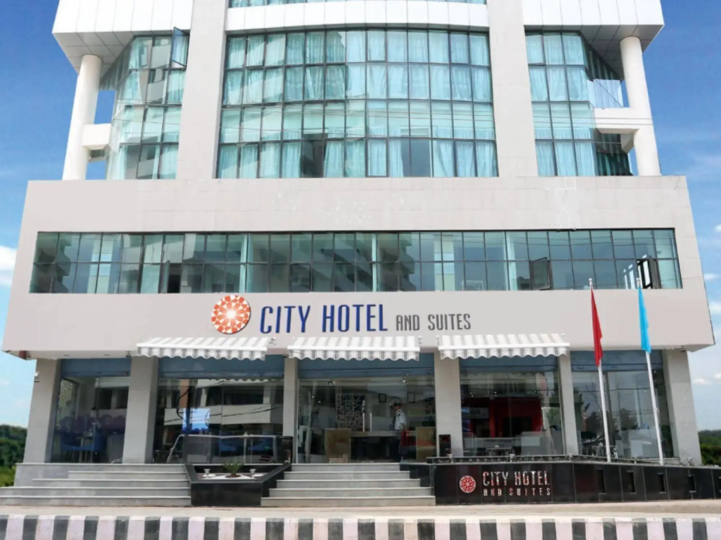 City Hotel & Suites