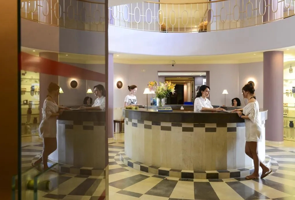 Lobby & Reception