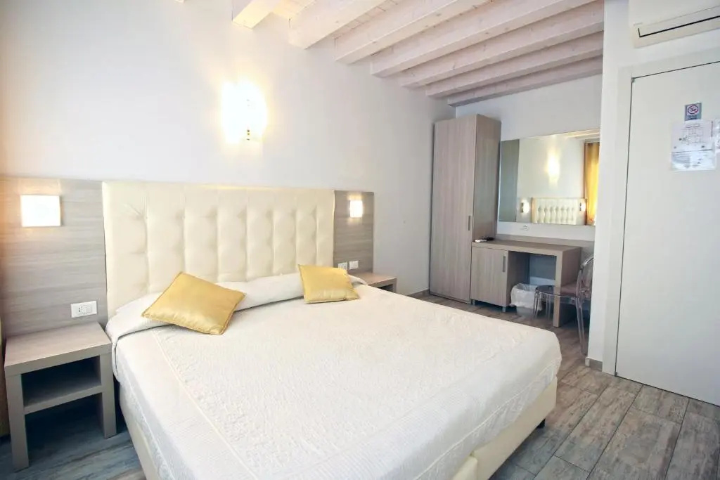 Standard Double room with view (full double bed)