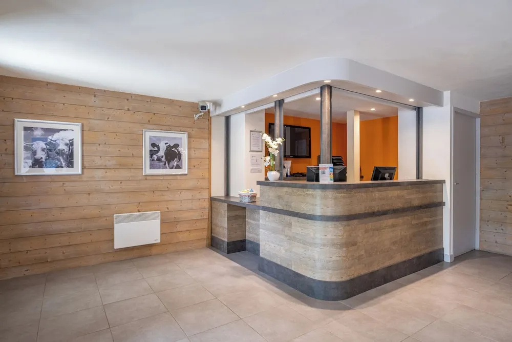 Lobby & Reception