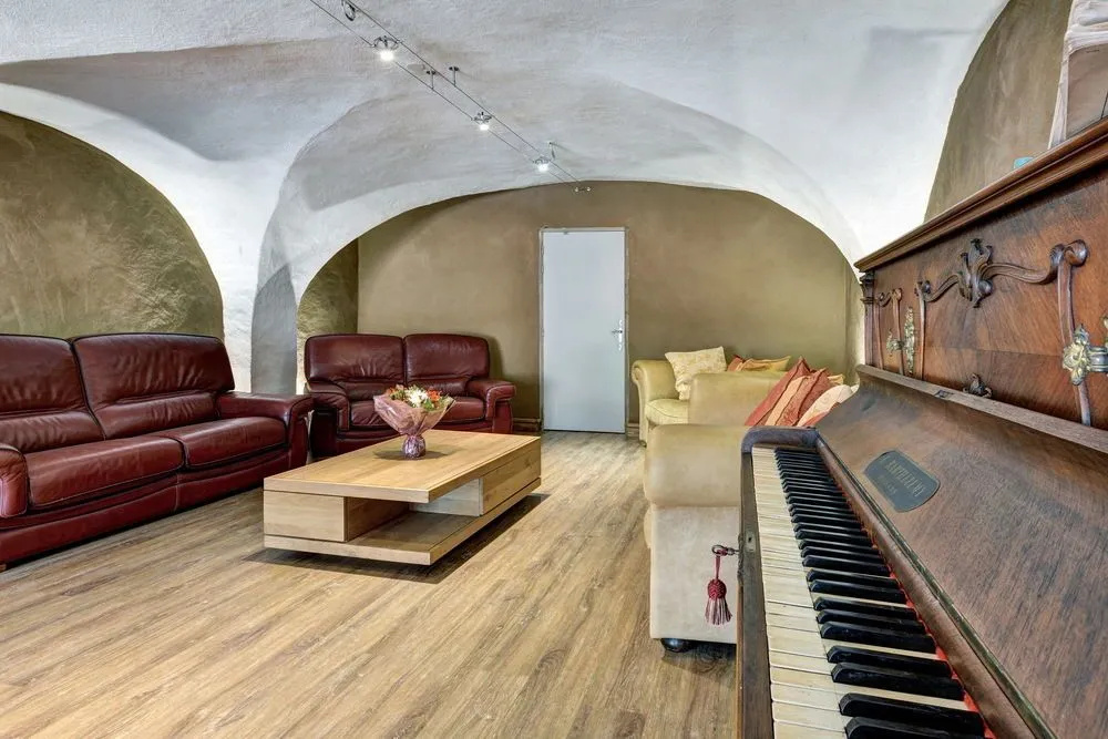 Lobby & Reception
