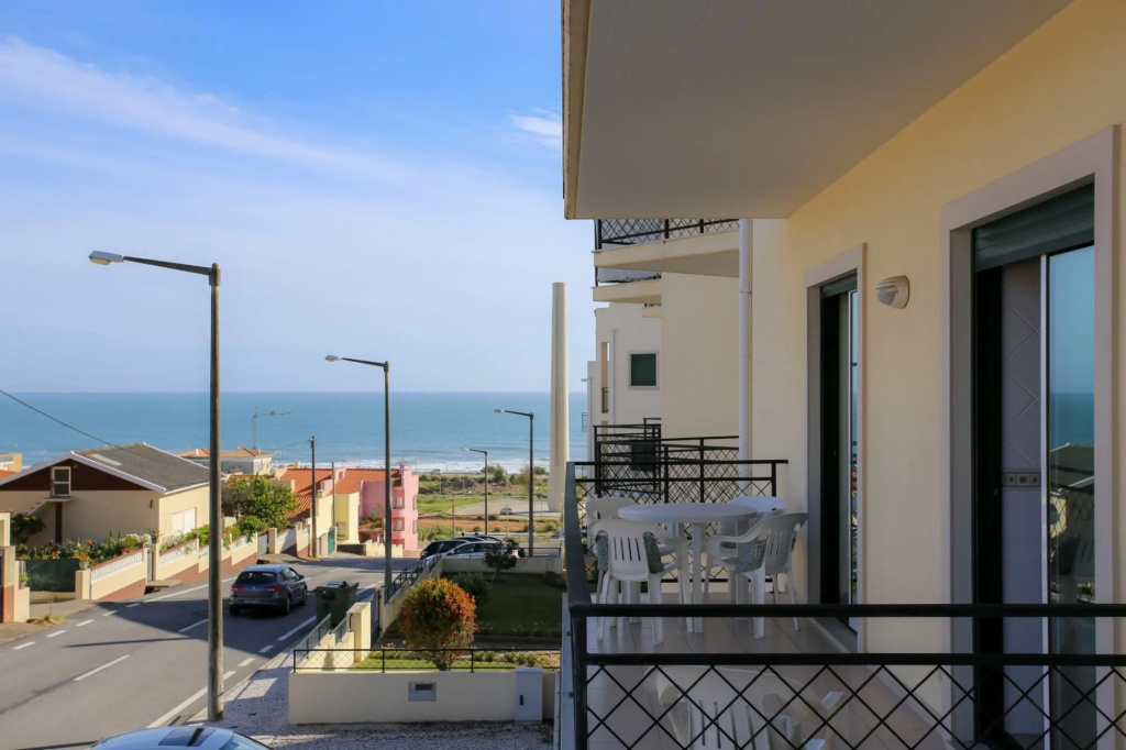 Atlantic Ocean Pool Apartment