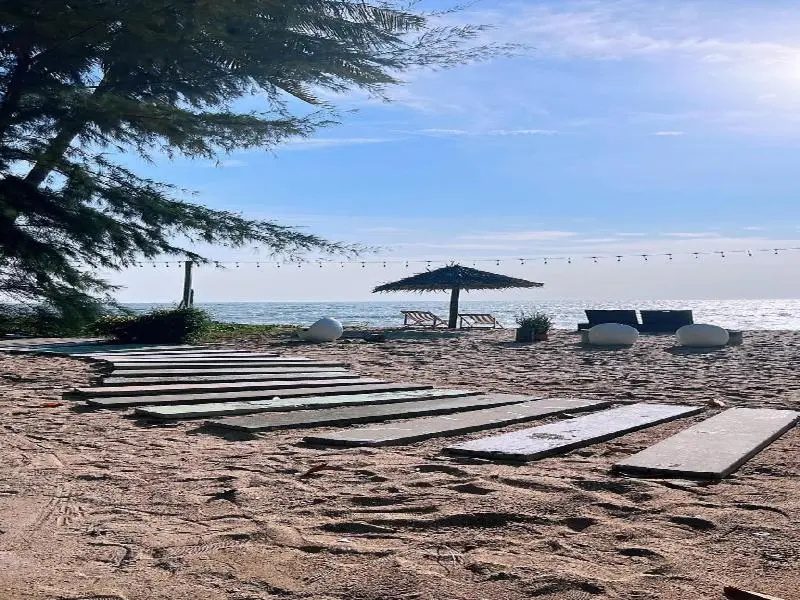 Warm Beach Resort
