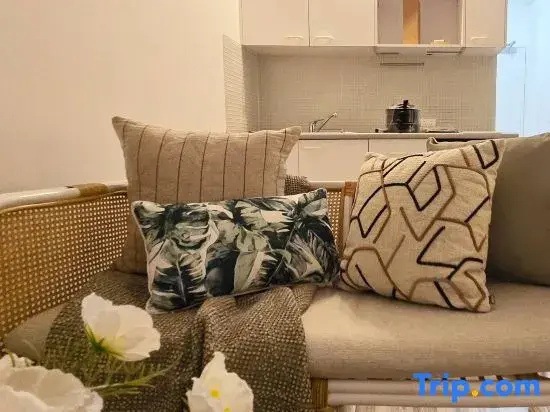 Spacious City Pad with Pool and Spa
