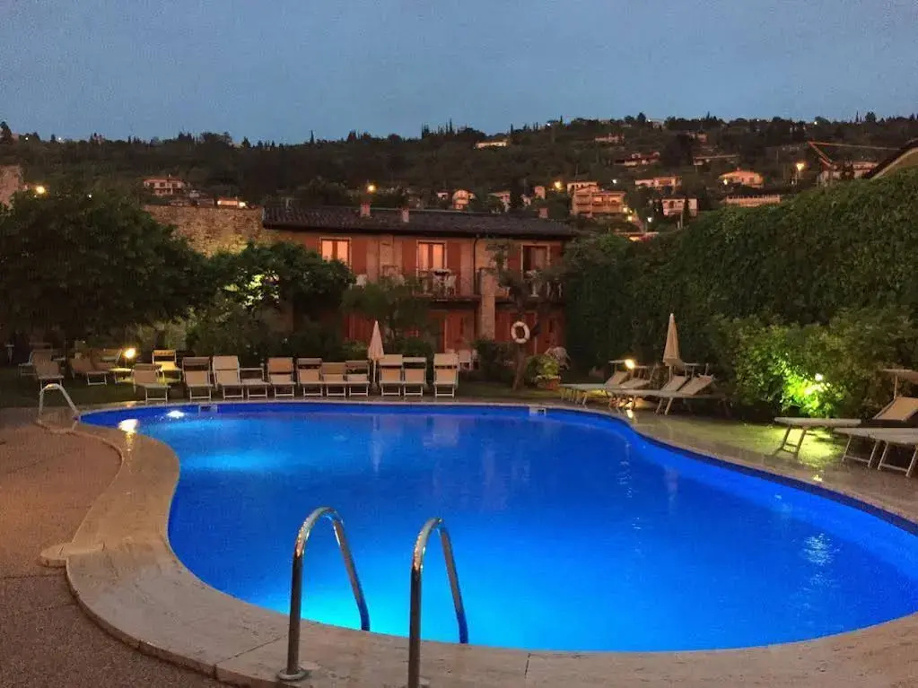 Hotel Romeo - Général