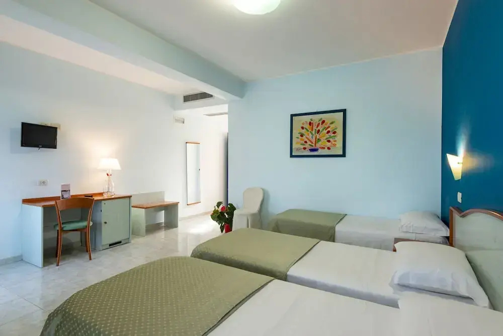 Standard Triple room with balcony