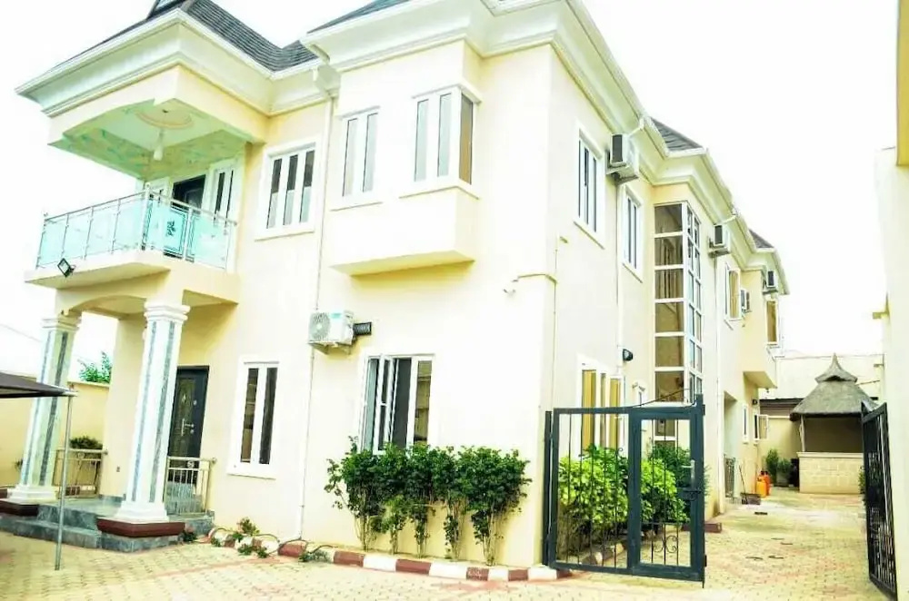 Luxe Apartments