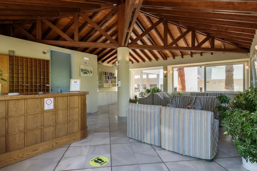 Lobby & Reception