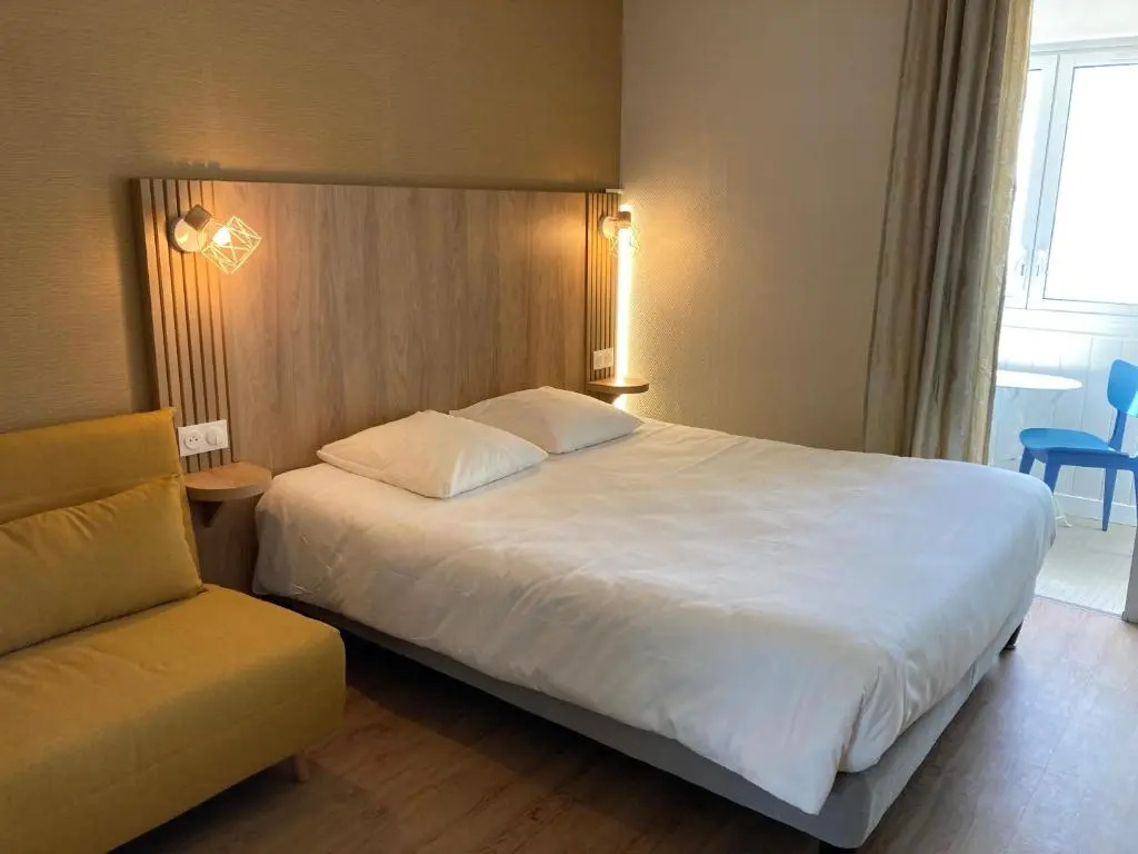 Standard Triple room with balcony and with sea view