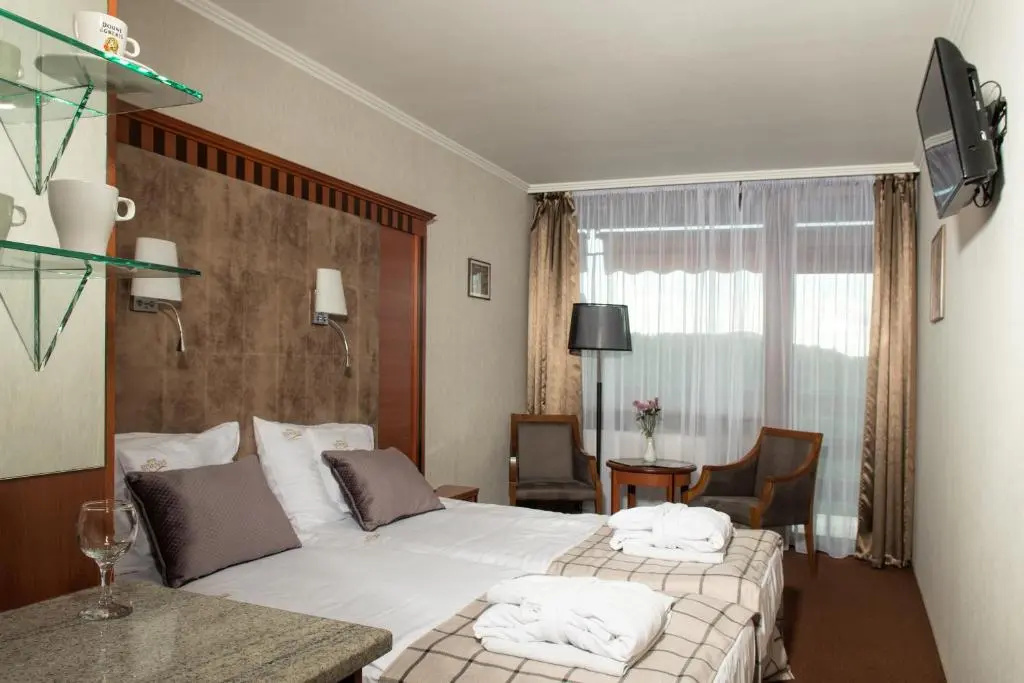 Standard Double room with river view (full double bed)