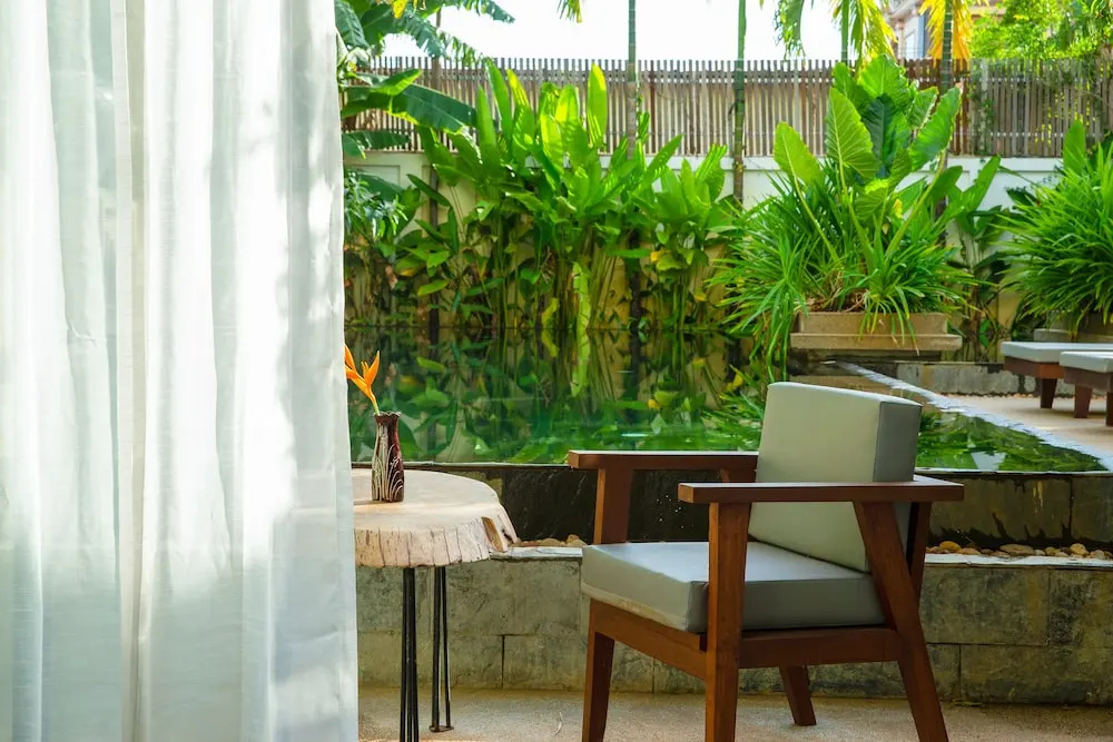 Deluxe Double room with pool view (full double bed)