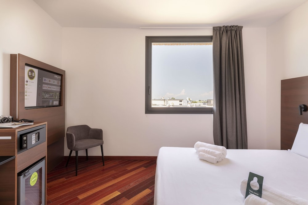Superior Double room (full double bed)