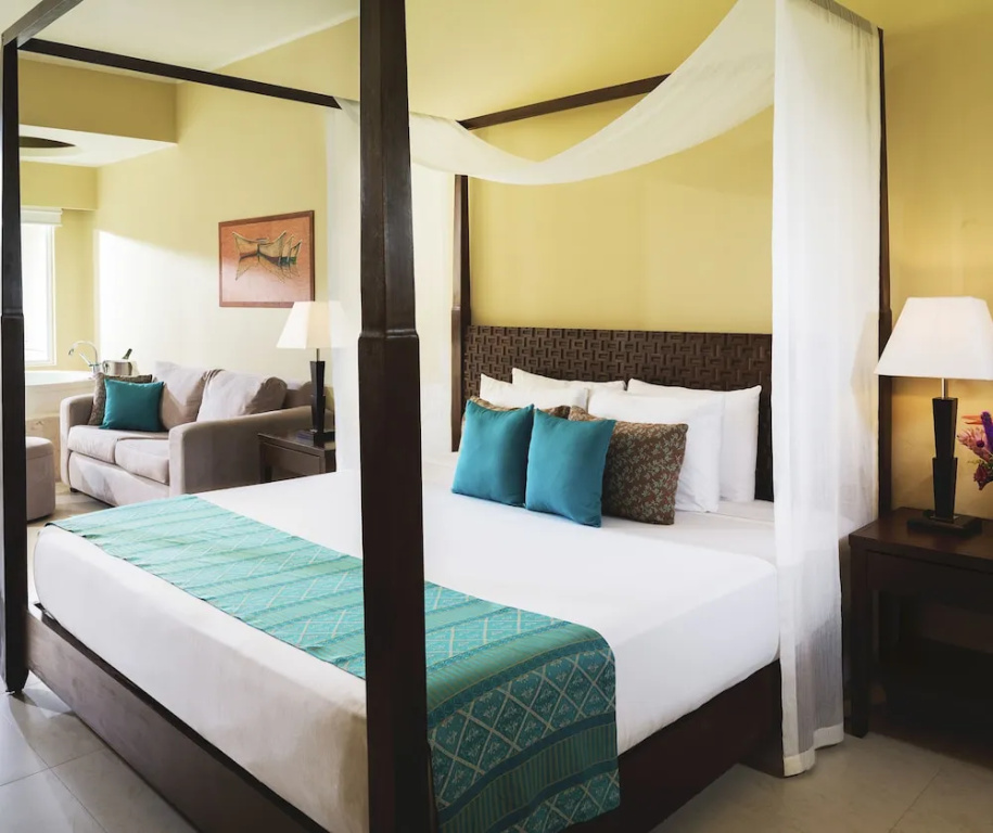 Connecting Luxury Suite with ocean view