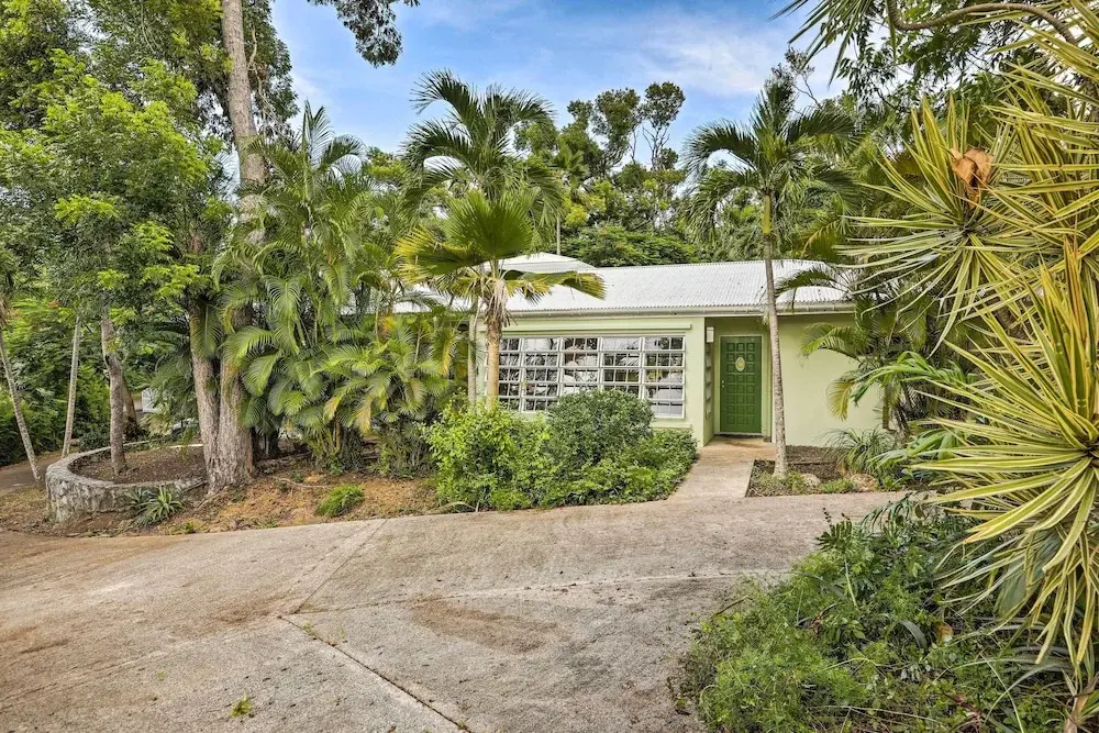 Bright St Thomas Getaway W/pool, 3Mi to Magens Bay
