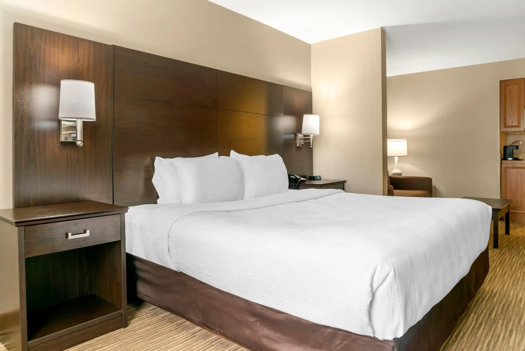 Double Suite (full double bed)