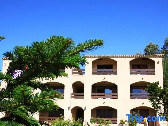 Residence. les Dauphins - 4 People Apartment, Beach 350 m, Near Ajaccio