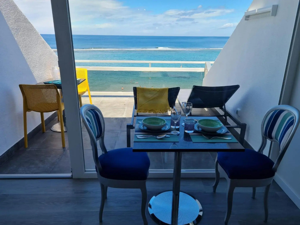 Luxury Suite Over The Beach