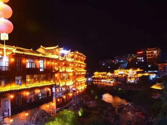 Baihe Renjia Inn (Furong Town Waterfall Branch)