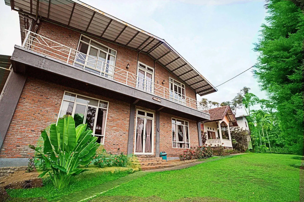 Royal Caravan Hotel Trawas