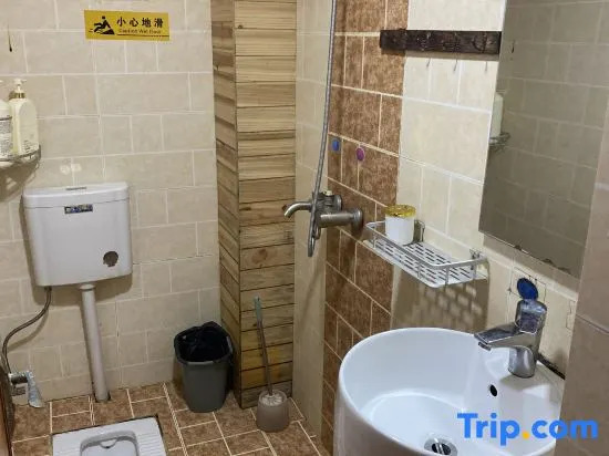 Четырёхместный номер Standard в Up In The Air Youth Hostel