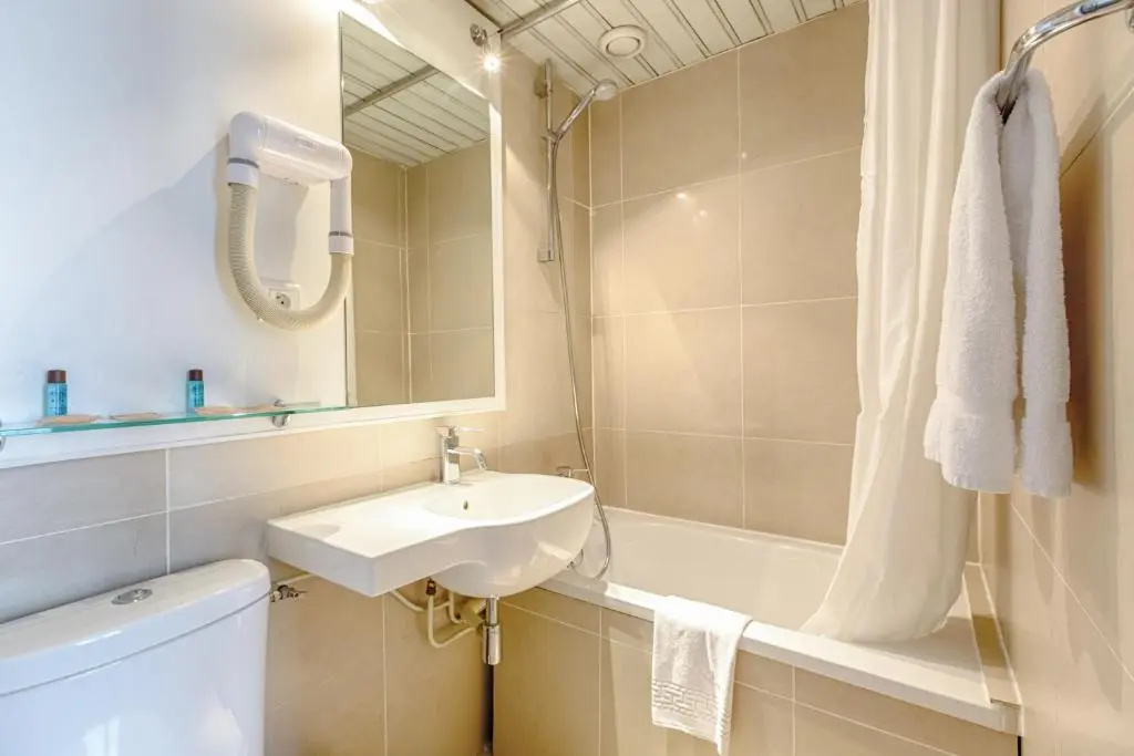 Hôtel Charing Cross — 11