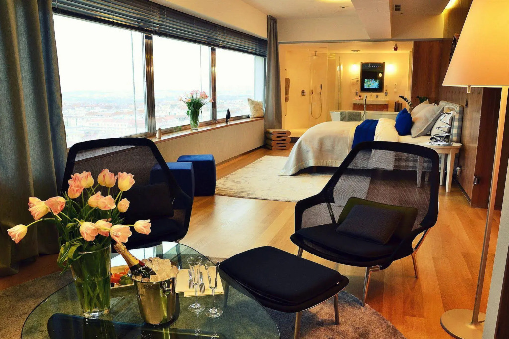 One Room Hotel — фото 2