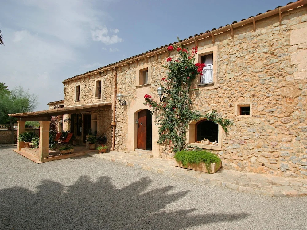 Vintage Mansion in St Llorenç des Cardassar With Pool