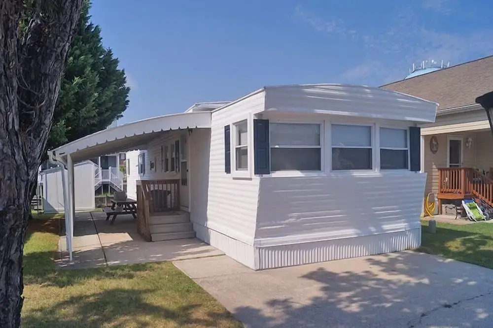 Montego Bay - Peachtree Road 122 3 Bedroom Home by RedAwning