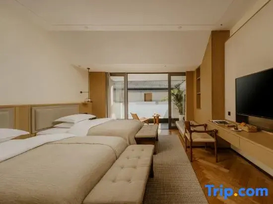 Standard Double room with balcony (full double bed)