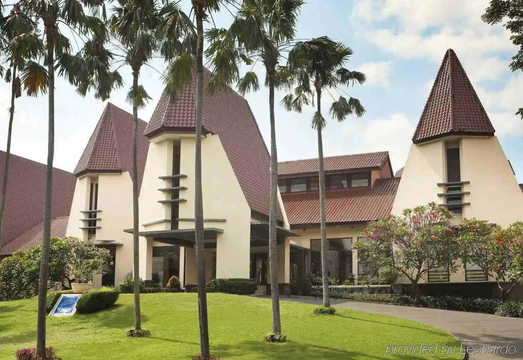 Novotel Surabaya Hotel & Suites