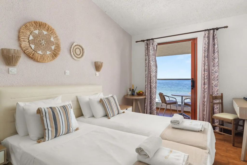 Classic Double room with sea view (full double bed)
