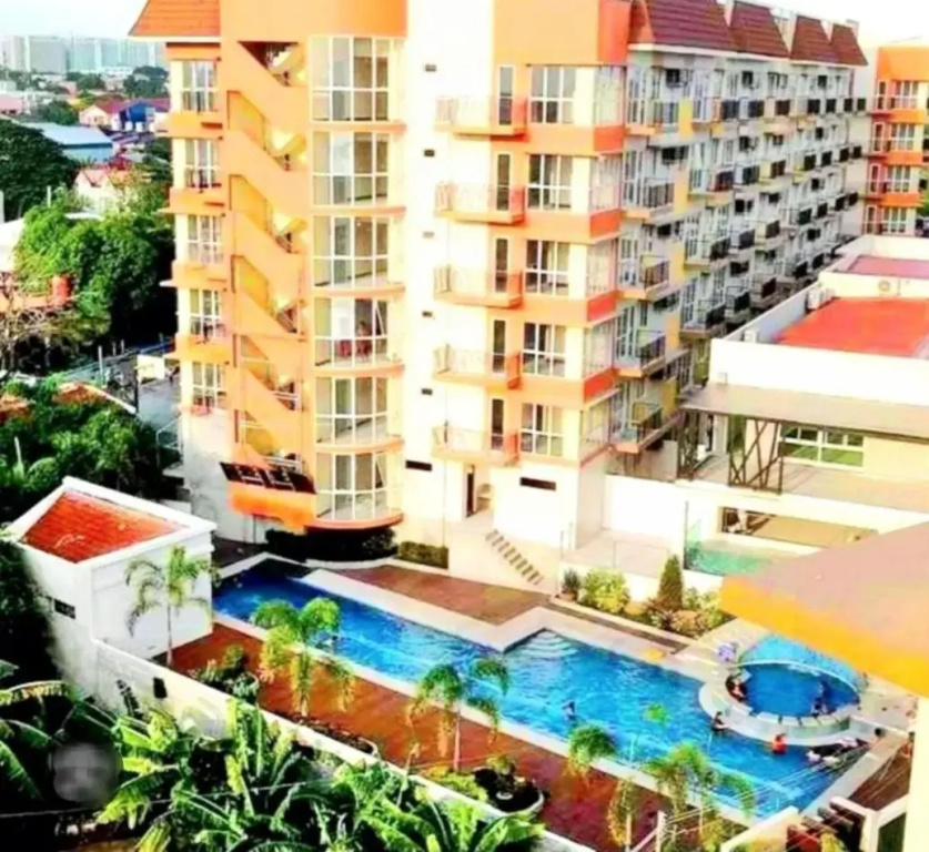 Lancris Residences -Condo 2 Bedrooms, 1 Bathroom, Livingroom and Kitchen