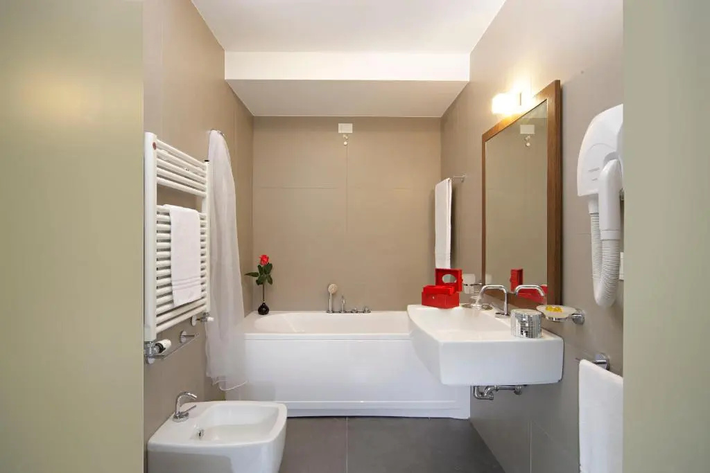 Deluxe Double room with canal view (full double bed)