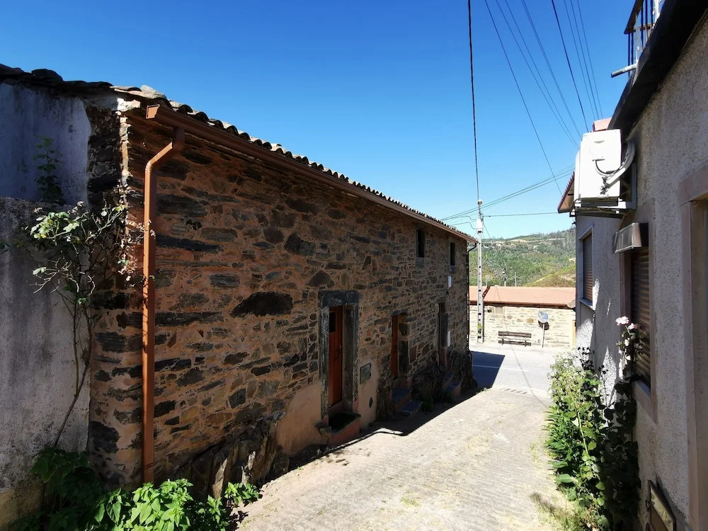 400 Year old 3-bedroom Farmhouse Central Portugal