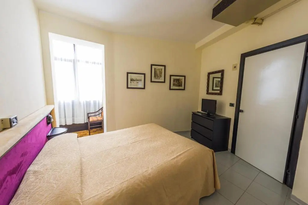 Economy Triple room
