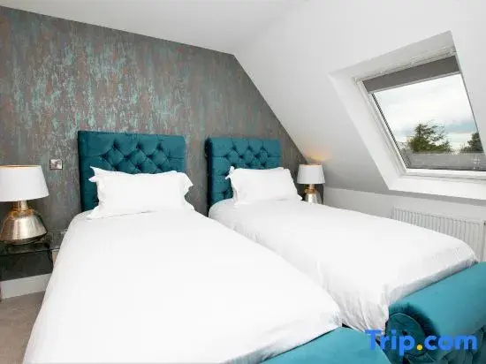 Your Apartment | Bristol Rowan Tree - No.7