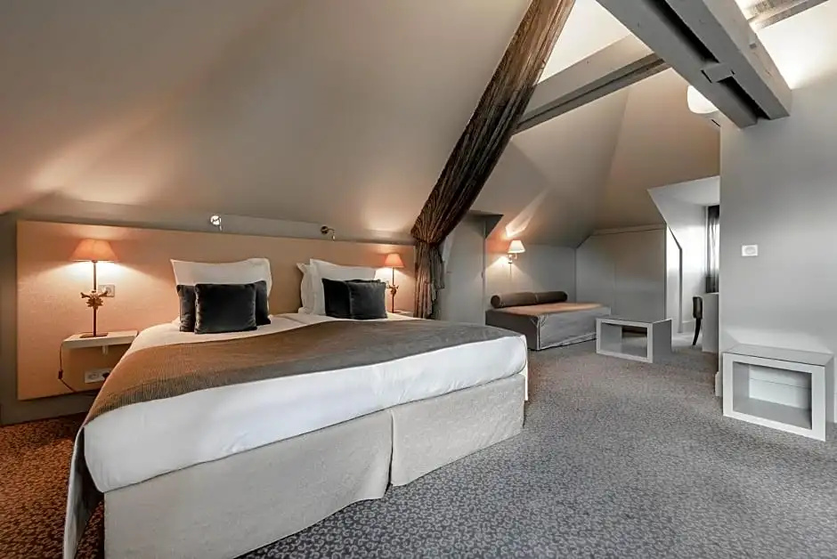 Double Junior Suite (full double bed)