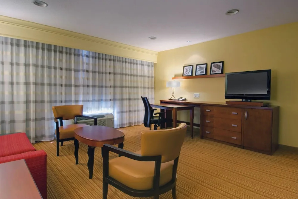 Courtyard by Marriott Madison East - Chambres
