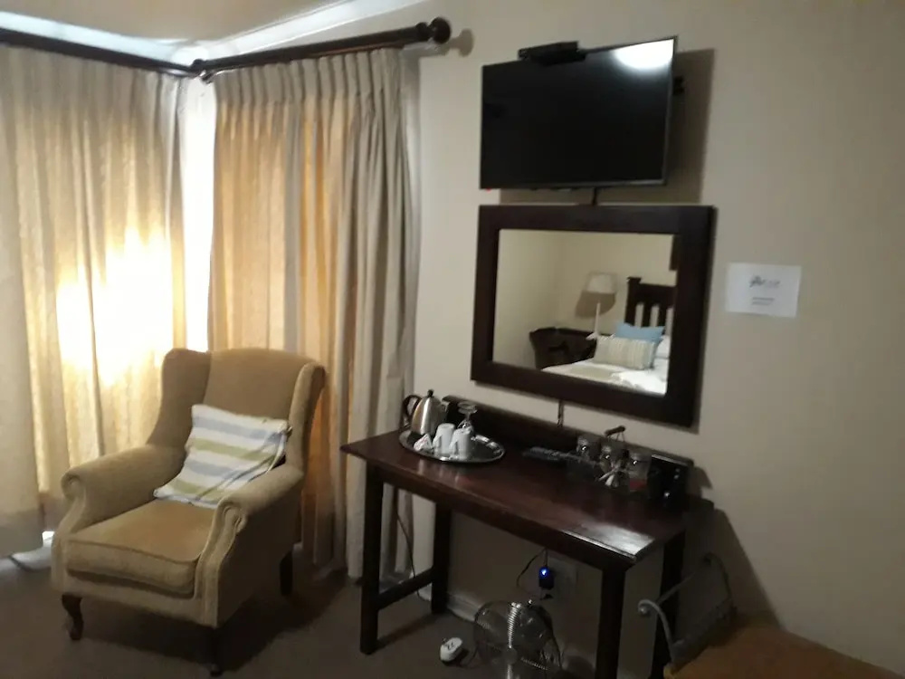 1 Bedroom Deluxe Double room with balcony (full double bed)