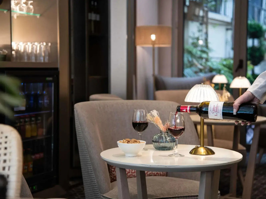 Mercure Paris Montparnasse Raspail 17