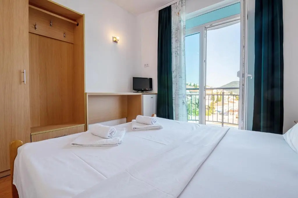 Standard Double room with sea view (full double bed)