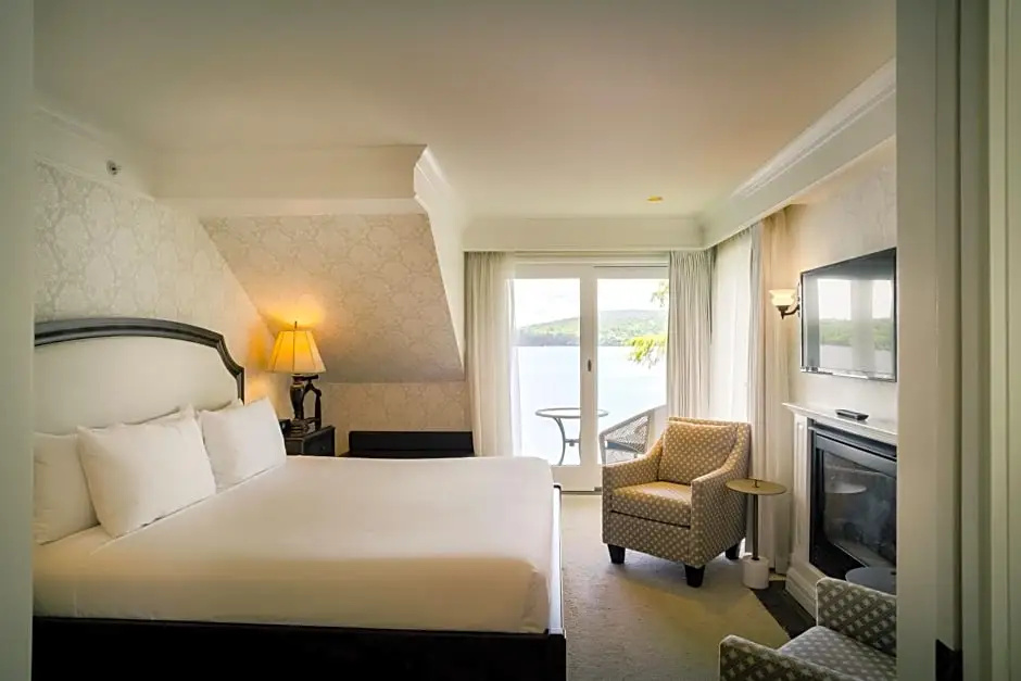 Deluxe room with lake view