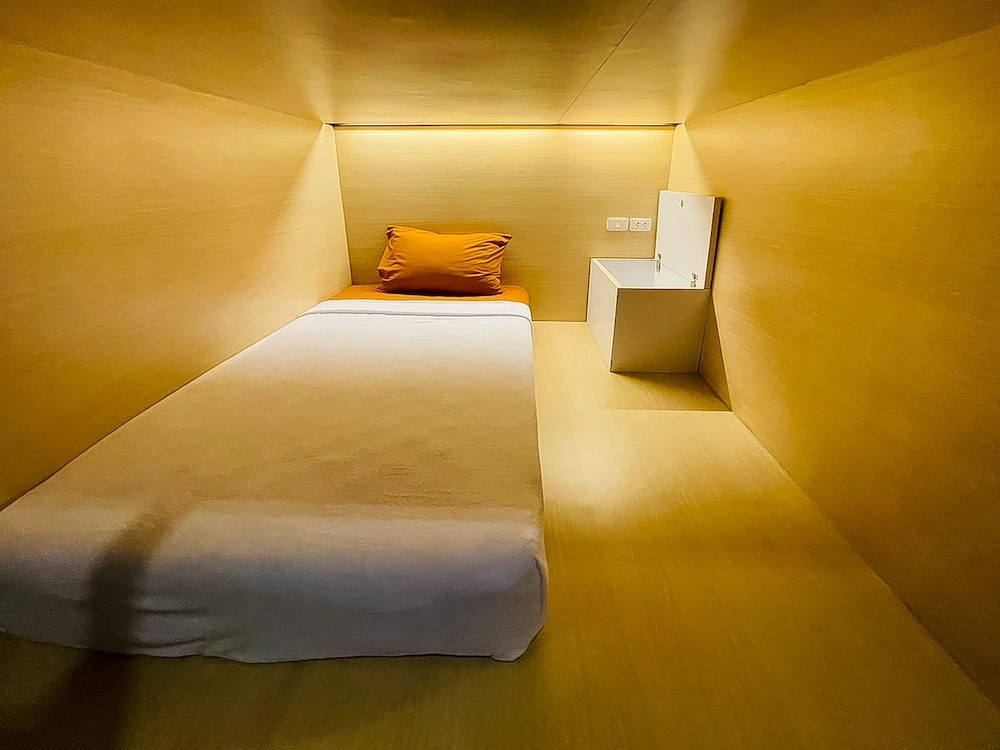 Кровать в общем номере в Rabbitel Phuket