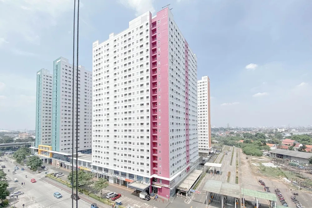 Cozy Living 2Br Green Pramuka City Apartment Near Mall