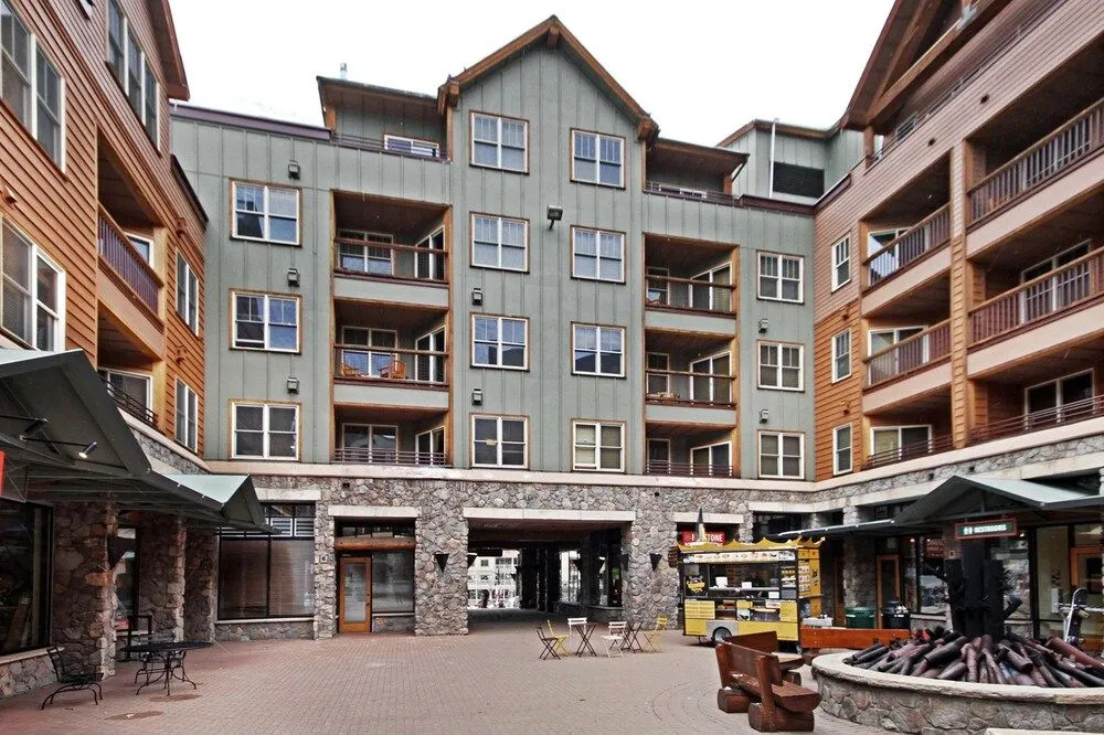 8401 Buffalo Lodge by RedAwning