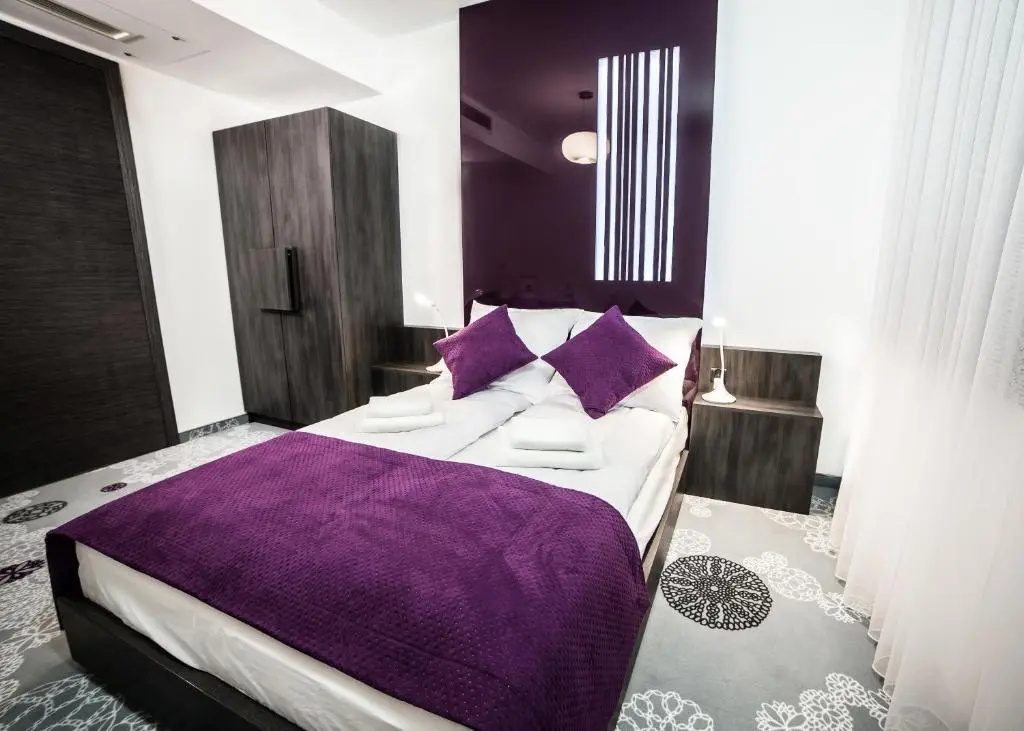 Deluxe Double room (full double bed)