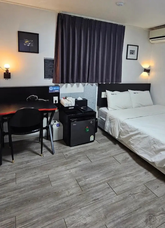 Bed in Dorm (full double bed)
