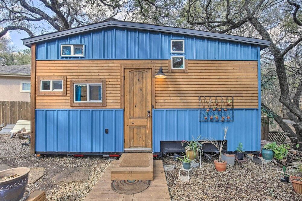 Unique Stay: 'tiny Everest' San Antonio Home!